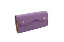 ドイツシュリンクを使用した薄紫色のカブセ型長財布