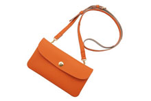 ドイツシュリンクを使用したオレンジ色の肩かけポシェット型カブセ長財布