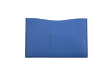 国産スムースレザーを使用したコバルトブルー色のカードケース