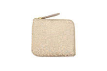 羊革を使用したベージュ色のL字ファスナーミニ財布