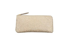 羊革を使用したベージュ色のL字ファスナー薄型長財布