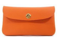 ドイツシュリンクを使用したオレンジ色のカブセ型長財布