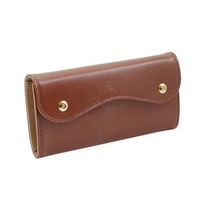 ブラウン色のブライドルレザーカブセ型長財布