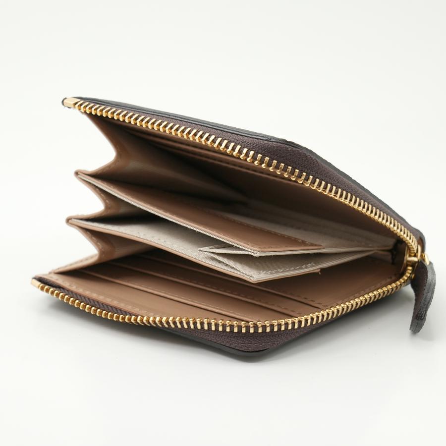 チョコ色のドイツシュリンクL字ファスナーミニ財布の使用例