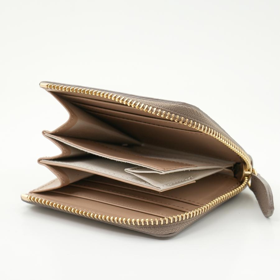 トープ色のドイツシュリンクL字ファスナーミニ財布の使用例
