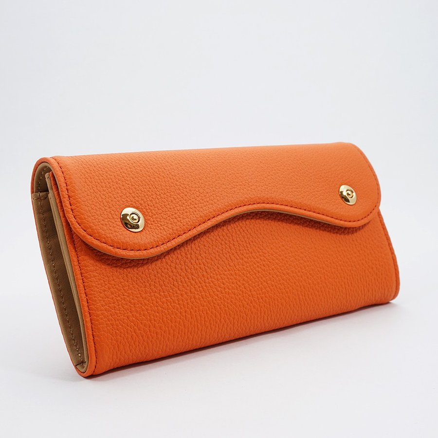 オレンジ色のドイツシュリンクカブセ型長財布
