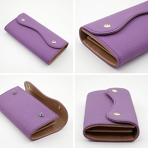 4つ並べてた薄紫色のドイツシュリンクカブセ型長財布