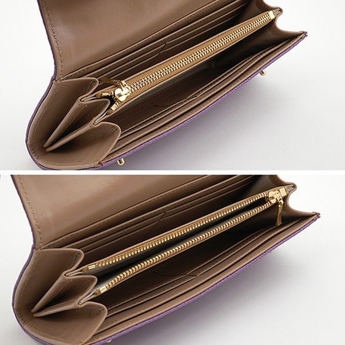 2つ並べてボタンを開けた薄紫色のドイツシュリンクカブセ型長財布