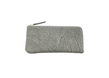 かば革を使用した灰色のL字ファスナー薄型財布