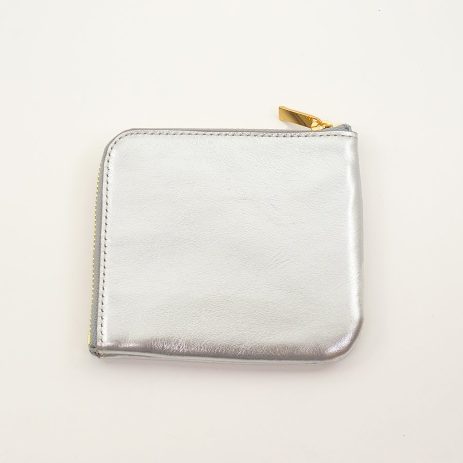 銀色の牛革L字ファスナーミニ財布