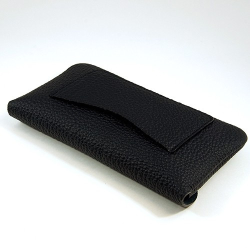 黒色のドイツシュリンクカブセ型長財布の背面"