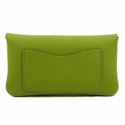 ライトグリーン色のドイツシュリンクカブセ型長財布の背面