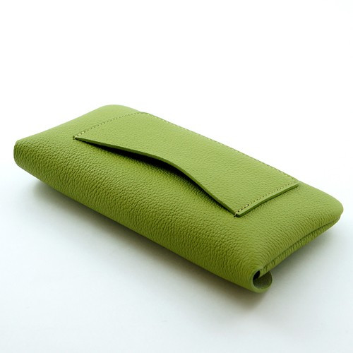 ライトグリーン色のドイツシュリンクカブセ型長財布
