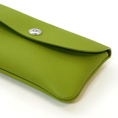 ライトグリーン色のドイツシュリンクカブセ型長財布