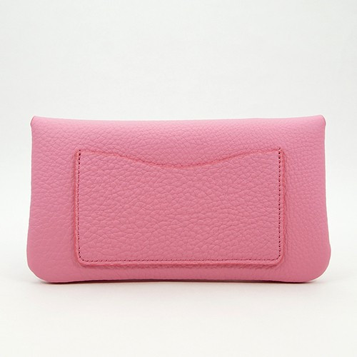 ピンク色のドイツシュリンクカブセ型長財布の背面