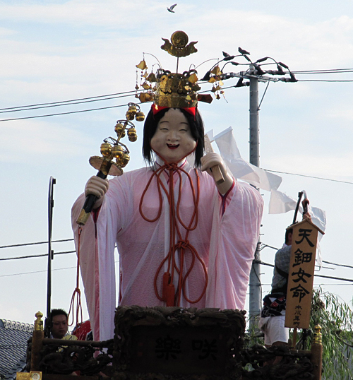 天鈿女命の人形が乗った山車