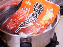 情熱カレーのパッケージ