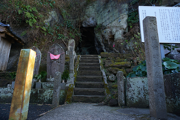 国指定天然記念物　竹岡のヒカリモ発生地 黄金井戸戸への通路の画像