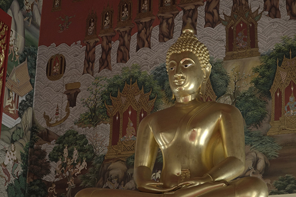 ワットパクナム日本別院の仏像アップ画像
