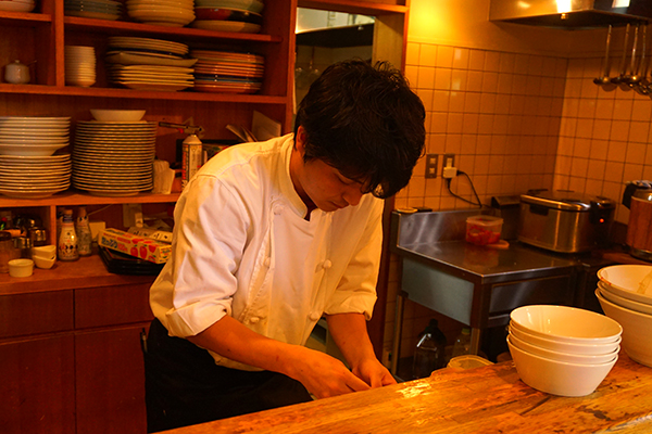 木更津グルメ最高峰 木更津山麓本店 サンロクシェフが盛り付けるとこ