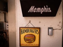 Memphis 稲毛の看板