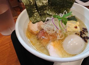 鶏白湯ラーメン