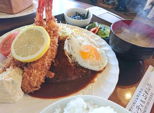 銚子アメリカンレストラン プれンティ＆ぷれん亭のハンバーグと海老フライセットの画像