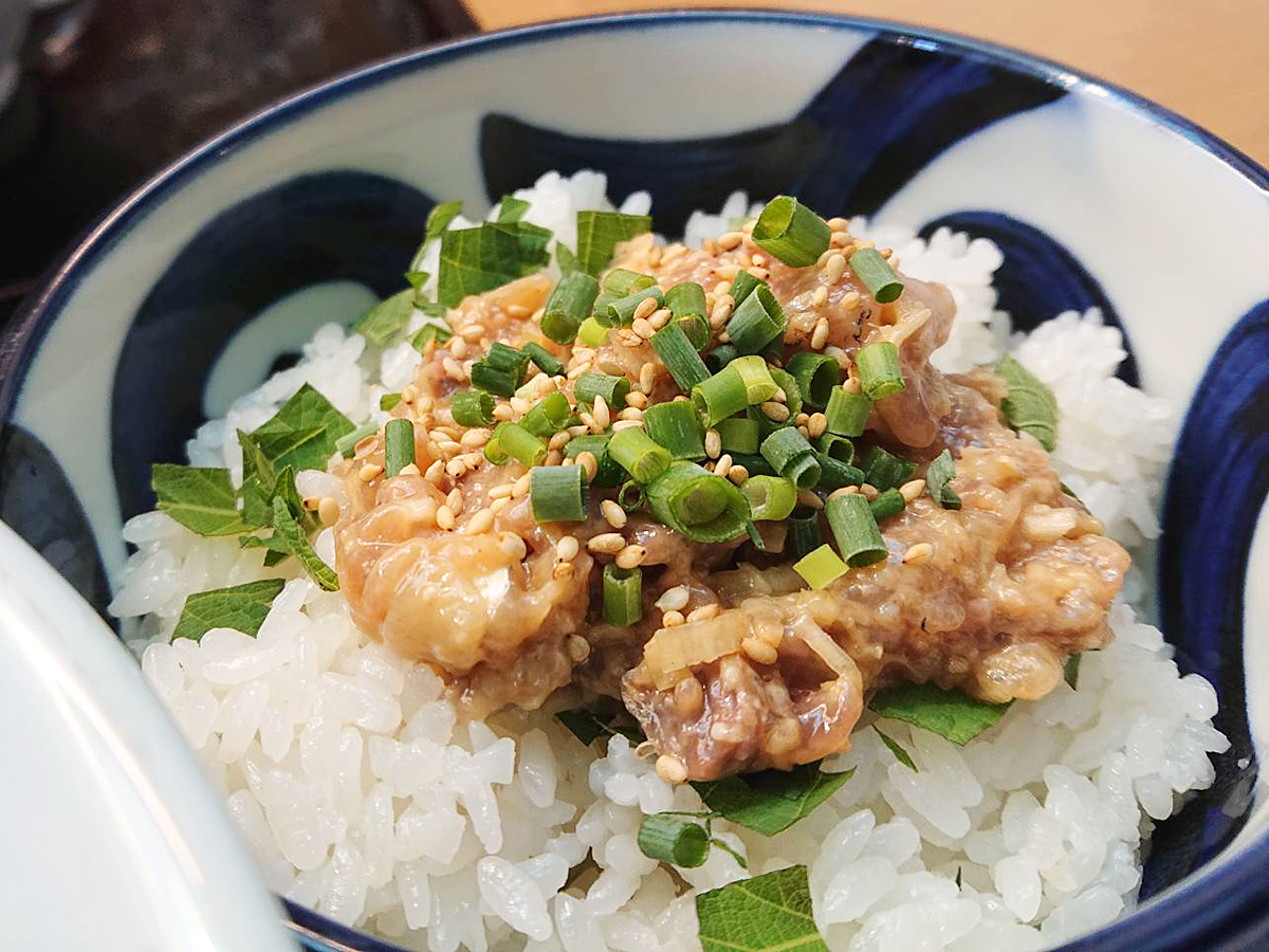 日本料理店の料理人が作る和風ラーメン幸来のなめろう丼の画像