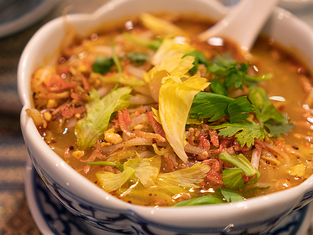 本格タイ料理が楽しめるシアムハウスのトムヤムラーメン