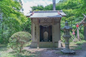 四方木不動滝に行く前の不動明王様の画像