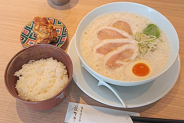 千葉県酒々井のお勧め鶏白湯ラーメン_鶏すけ＿白湯ラーメン唐揚げ2個とライスセット