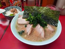 横浜ラーメン末広家のチャーシューメン中盛のブログサムネイル画像