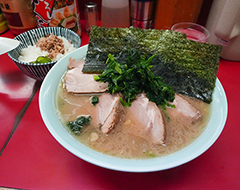 横浜ラーメン末広家のチャーシューメン中盛のブログサムネイル画像