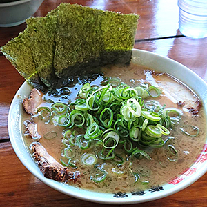 千葉家系ラーメン_佐倉家ネギ増しラーメンの画像