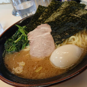 千葉家系ラーメン＿武蔵家 千葉本店のラーメン味玉画像