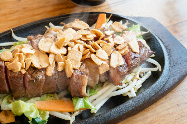 千葉県君津市にある炭焼きステーキハウス桂（かつら）さんのスタミナステーキの画像