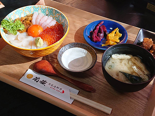 月見海鮮丼菊藏＿うにいくらほたて甘えび丼の画像