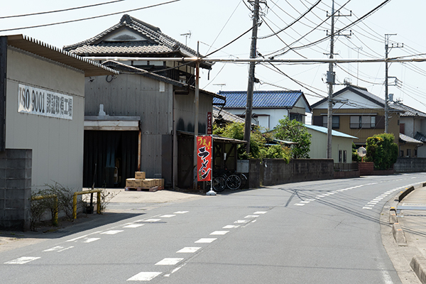 富士虎屋の前の道