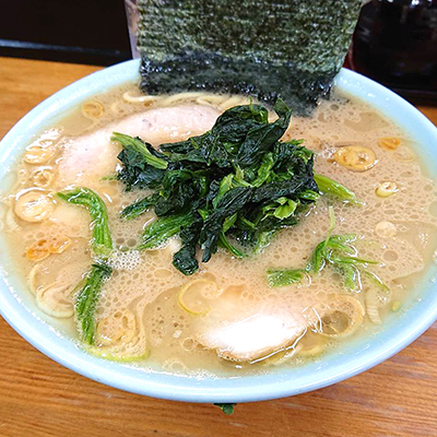 横浜ラーメン千葉家ほうれん草トッピングの写真