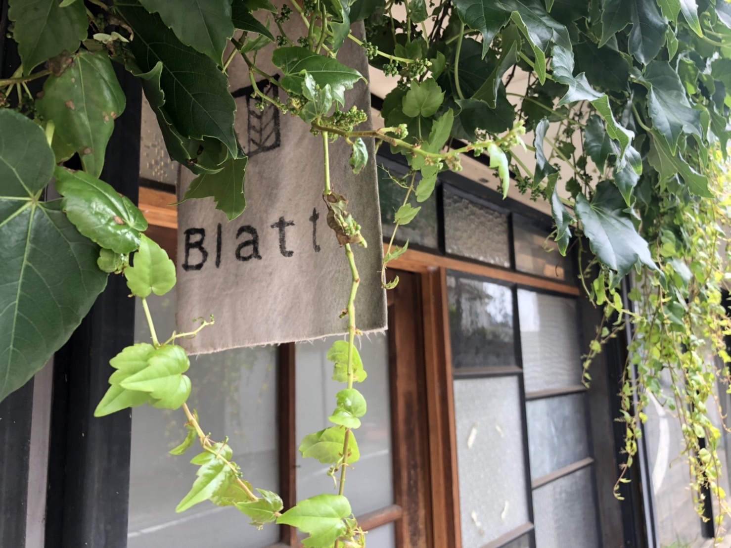 千葉市中央区大森台にある おしゃれ女子に人気の隠れ家パン屋Blatt（ブラット）の店舗入り口の画像