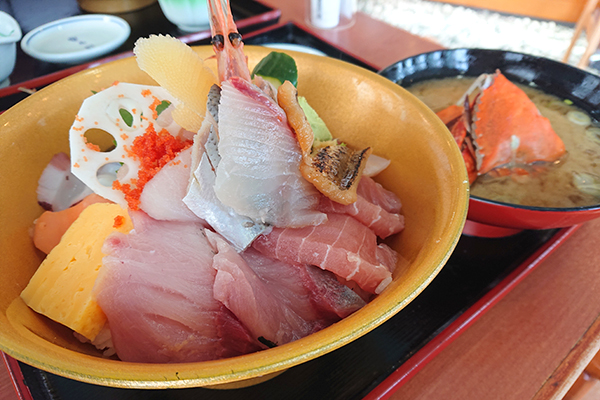 はな房の人気メニュー海鮮丼