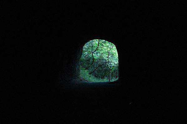 小浦海岸へのトンネルからの画像