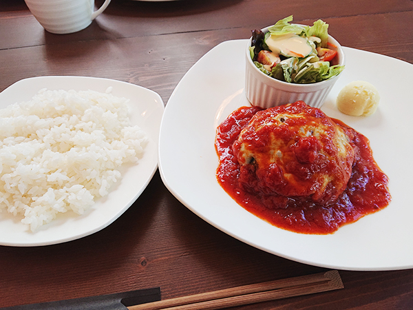 おゆみ野パティのトマトチーズハンバーグ