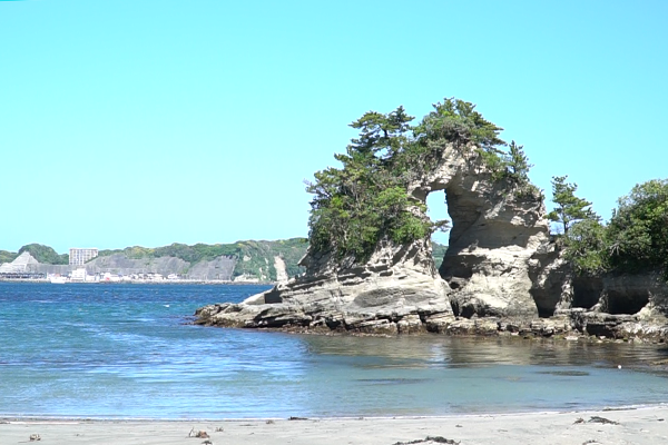 勝浦観光＿めがね岩