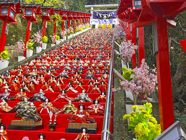 勝浦観光＿遠見岬神社のひな人形