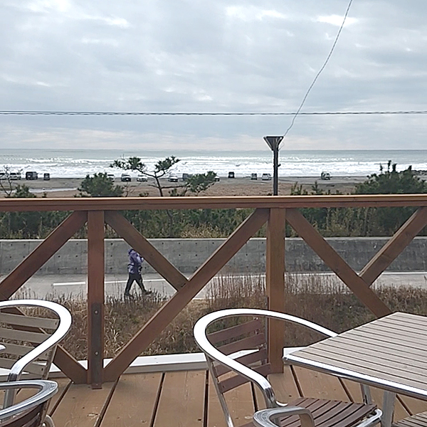 ハンバーガーカフェno waveテラス席からの海の見える景色