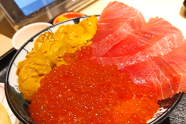 千葉の海鮮丼＿海月神宮のウニいくら中トロ丼