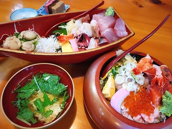 きみ野の船盛り海鮮丼とお好み丼の画像