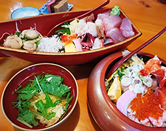 デカ盛りじゃない船盛り海鮮丼 銚子郷土料理きみ野のサムネイル画像
