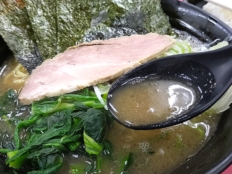 横浜家系ラーメンぼうそう家のスープの写真